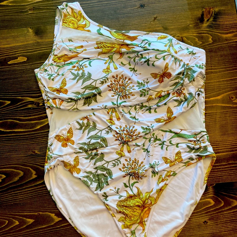 Ruched one shoulder cream and yellow butterfly floral swimsuit mesh size XL XXL